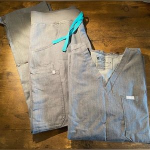 FIGS M Scrub Set